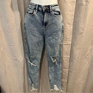 EUC Hollister Distressed Ultra High Waist Mom Jean
